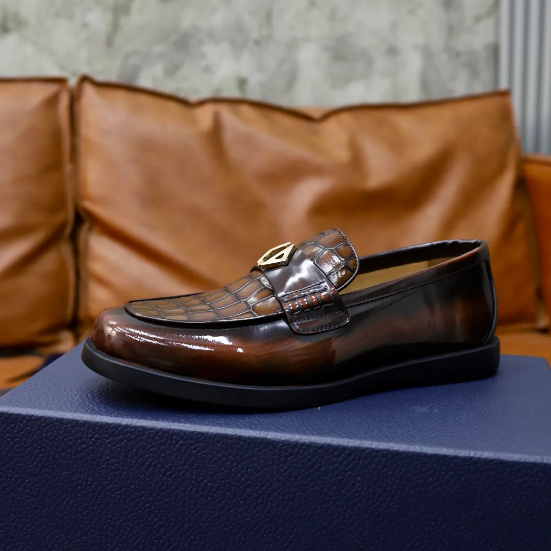 Ex-factory price: 540🙅‍♂️🙅‍♂️🙅‍♂️ Brand: Dior DIOR Standard code: Men's code 38/44 (45 can be customized) Grade: Same as the official website Material: Original cowhide stitching, cowhide lining, original TPU wear-resistant soft outsole Style categories: Leisure and sports version, footwear for driving, young fashion, European and American trends, British style Color: actual picture color